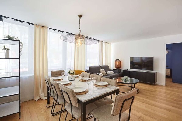 Dining - Sublime 3-bedroom apartment Batignolles Montmartre (Paris)