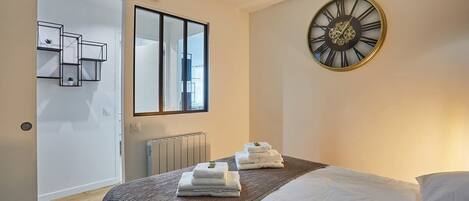 3 dormitorios, tabla de planchar con plancha, wifi gratis y ropa de cama