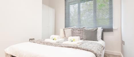 4 bedrooms, iron/ironing board, free WiFi, bed sheets