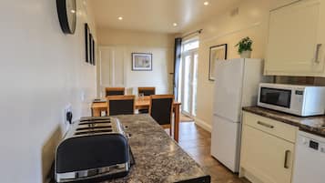 Cottage | Private kitchen | Fridge, dishwasher, electric kettle, toaster