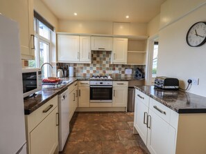 Cottage | Private kitchen | Fridge, dishwasher, electric kettle, toaster - Curlew Cottage at Hawkshead (Ambleside)