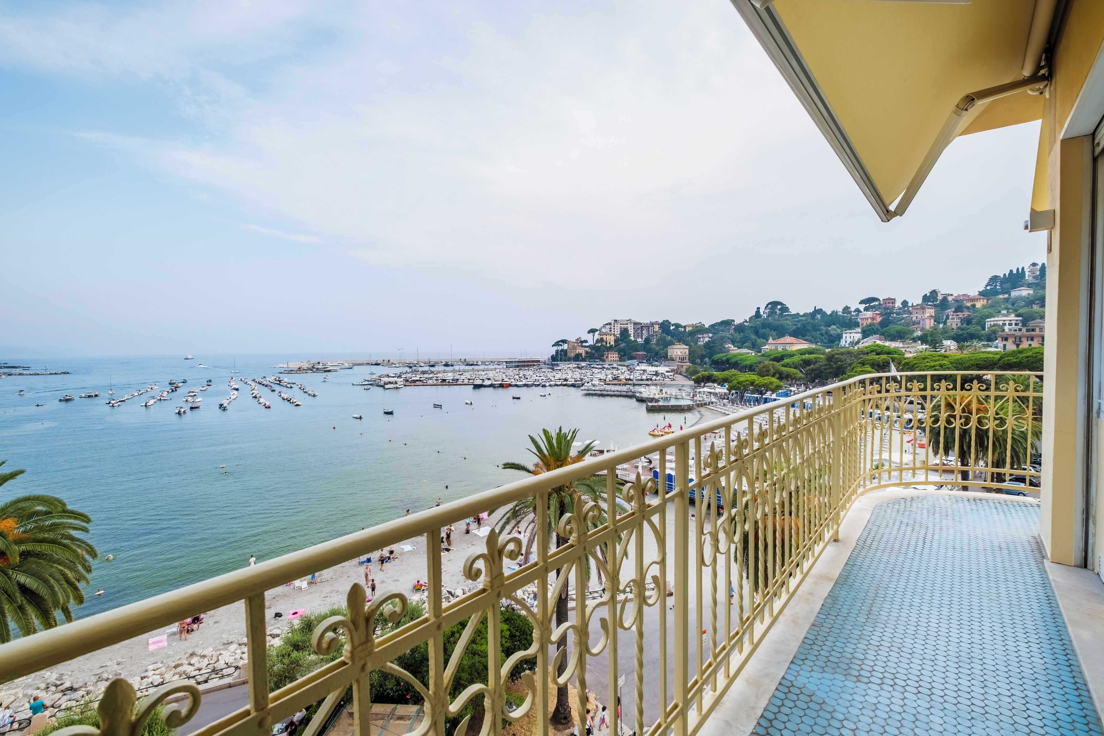 Suíte, 1 cama Queen e sofá-cama, para não fumantes, vista para o mar | Terraço/pátio