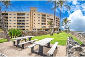 Condo, 2 Bedrooms | Outdoor dining - Menehune Shores #423 2 Bedroom Condo by RedAwning (Kihei)