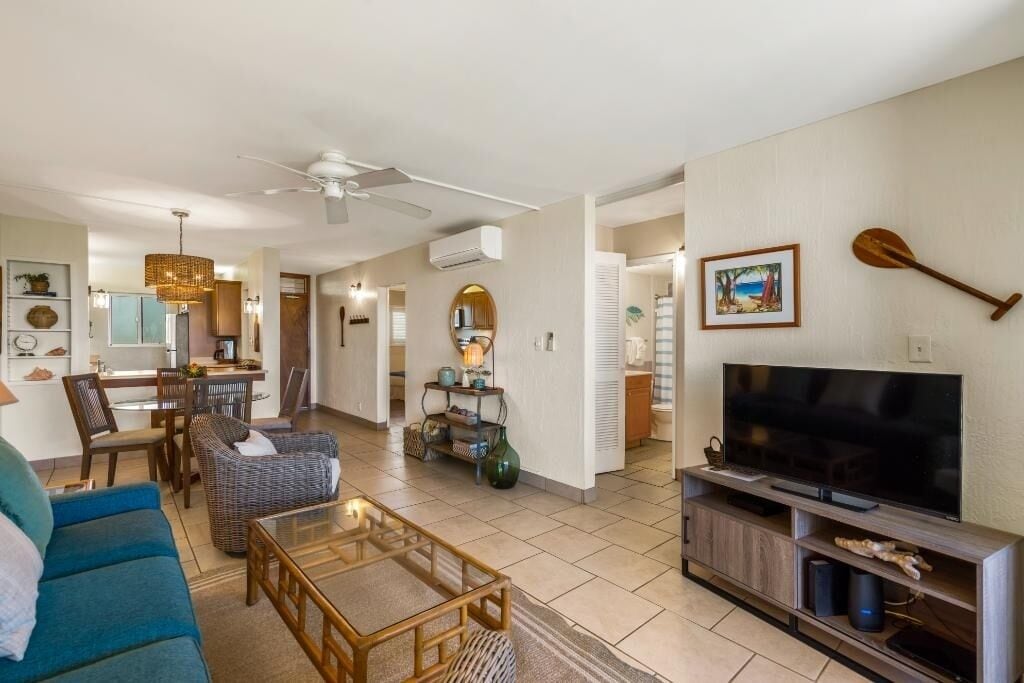 Condo, 2 Bedrooms | Living area