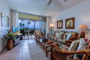 Condo, 2 Bedrooms | Living area