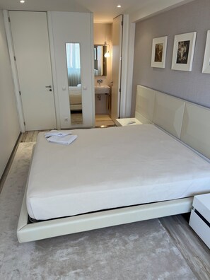 4 Schlafzimmer, Bügeleisen/Bügelbrett, Bettwäsche