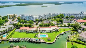 A resort with multiple buildings, a marina, and a large body of water. - Waterfront 2 Bed in Popular Olde Marco I Close to Snook Inn (Marco Island)
