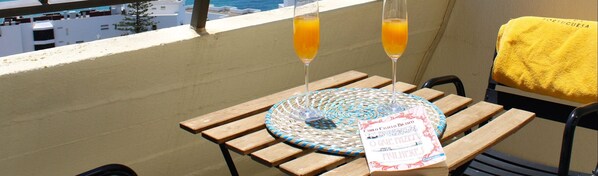 Outdoor dining - Apartamento Anís Estrelado by D'Alma Portuguesa (Armação de Pêra)