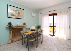 Dining - Apartamento Anís Estrelado by D'Alma Portuguesa (Armação de Pêra)