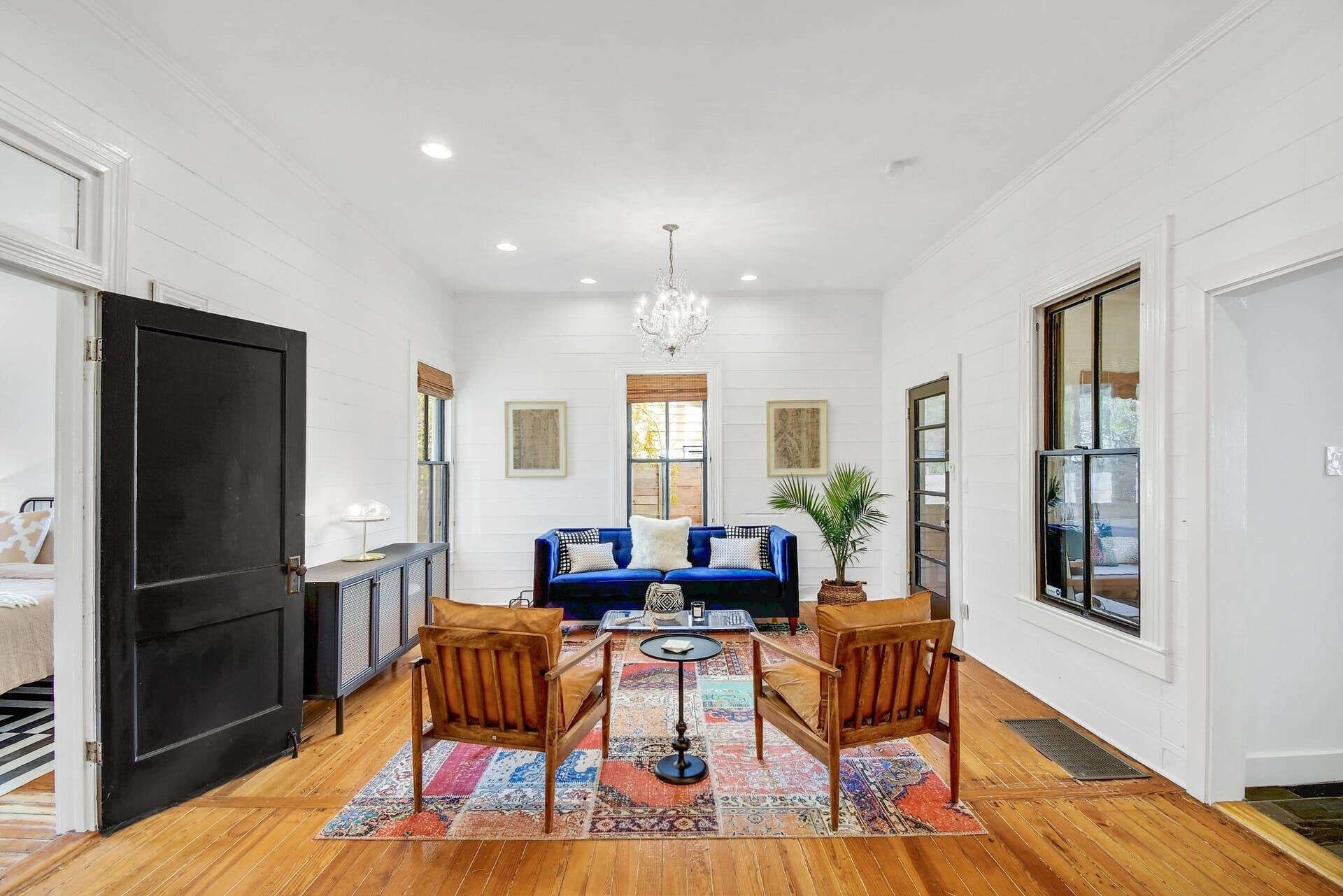 Enchanting Bungalow with Private Detached Studio, Close to South Congress!