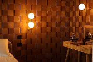 Family Suite | Individually decorated, individually furnished, desk, laptop workspace - Tenuta Pezzapane (Ruviano)