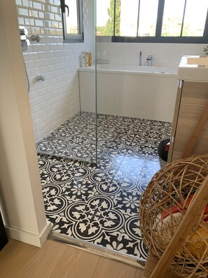 Shower, hair dryer, towels, soap