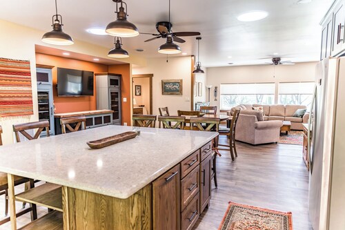 3BR remodeled ranch style home close downtown.  Quiet and peaceful