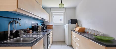 Refrigerador, microondas, horno y lavavajillas
