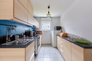 Kühlschrank, Mikrowelle, Ofen, Geschirrspüler