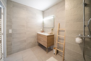 Free toiletries, hair dryer