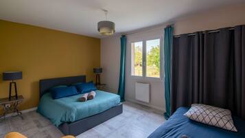 4 makuuhuonetta, silitysrauta/-lauta, ilmainen Wi-Fi, vuodevaatteet