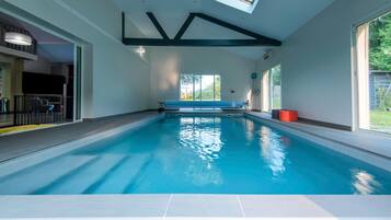 Lämmitetty uima-allas