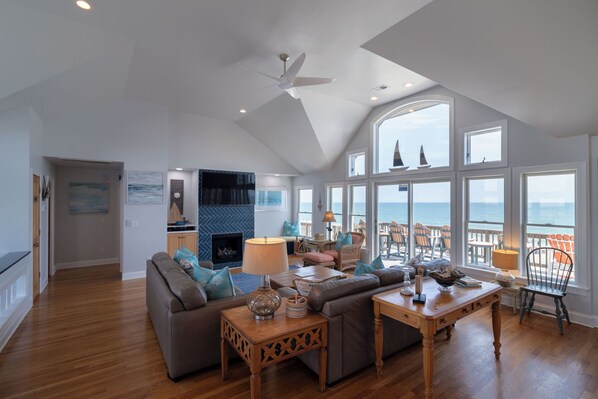 Smart TV, reproductor de DVD, futbolito y libros 