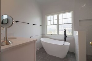 Shower, jetted tub, towels - Inviting, Oceanfront, Views Galore, Pets, C5059 (Corolla)