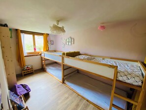 3 bedrooms, WiFi, bed sheets