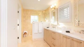 Dusj, håndklær, såpe og sjampo