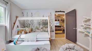 4 bedrooms, desk, iron/ironing board, travel cot