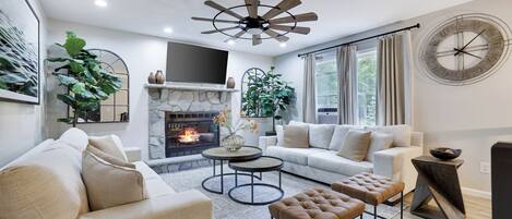 Smart-TV, Kamin, Videospiele, Tischfußball