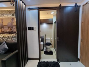 Shower, hair dryer, bidet, towels - ELEVEN20 Staycation at Shore 3 Residences Mall of Asia Pasay Manila (Pasay City)