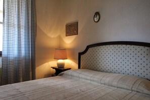 4 habitaciones, tabla de planchar con plancha, wifi y ropa de cama