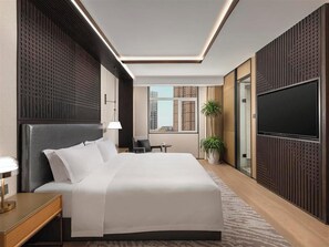 Premium bedding, in-room safe, desk, blackout drapes - Swissotel Hefei Grand Park (Hefei)