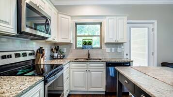 KĂŒhlschrank, Mikrowelle, Ofen, Herdplatte