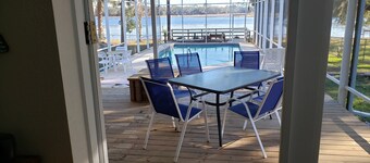Dunnellon Pool House on Tiger Lake Near Rainbow River State Park & Tubing