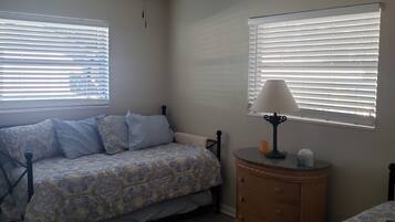 2 bedrooms, iron/ironing board, free WiFi, bed sheets