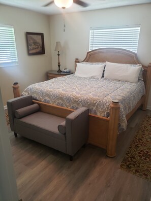 2 bedrooms, iron/ironing board, free WiFi, bed sheets - Dunnellon Pool House on Tiger Lake  Near Rainbow River State Park & Tubing (Dunnellon)