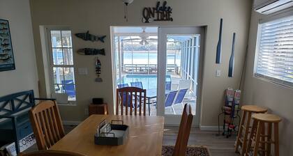 Dunnellon Pool House on Tiger Lake Near Rainbow River State Park & Tubing