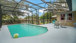 Pool - 2 Bedroom 2 bathroom cozy home. (Leesburg)