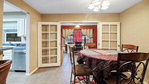 Dining - 2 Bedroom 2 bathroom cozy home. (Leesburg)