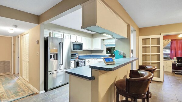 Private kitchen - 2 Bedroom 2 bathroom cozy home. (Leesburg)