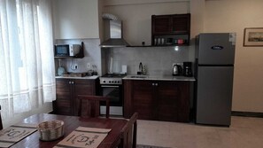 Refrigerador, microondas, horno, cafetera/tetera
