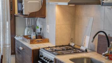 Fridge, microwave, oven, coffee/tea maker