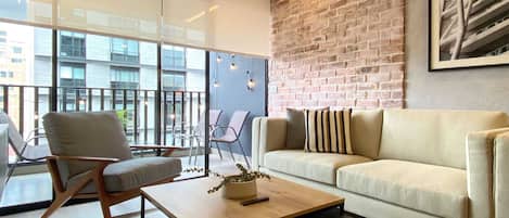 Apartment, 2 Bedrooms (401) | Living area | Smart TV