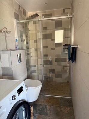 Bathroom - Studio near UZES with access to swimming pool (Flaux)