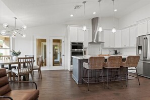 Fridge, microwave, oven, stovetop - Luxury North Scottsdale 4 Bdrm w/ HTD Pool and Putting Green! (Scottsdale)