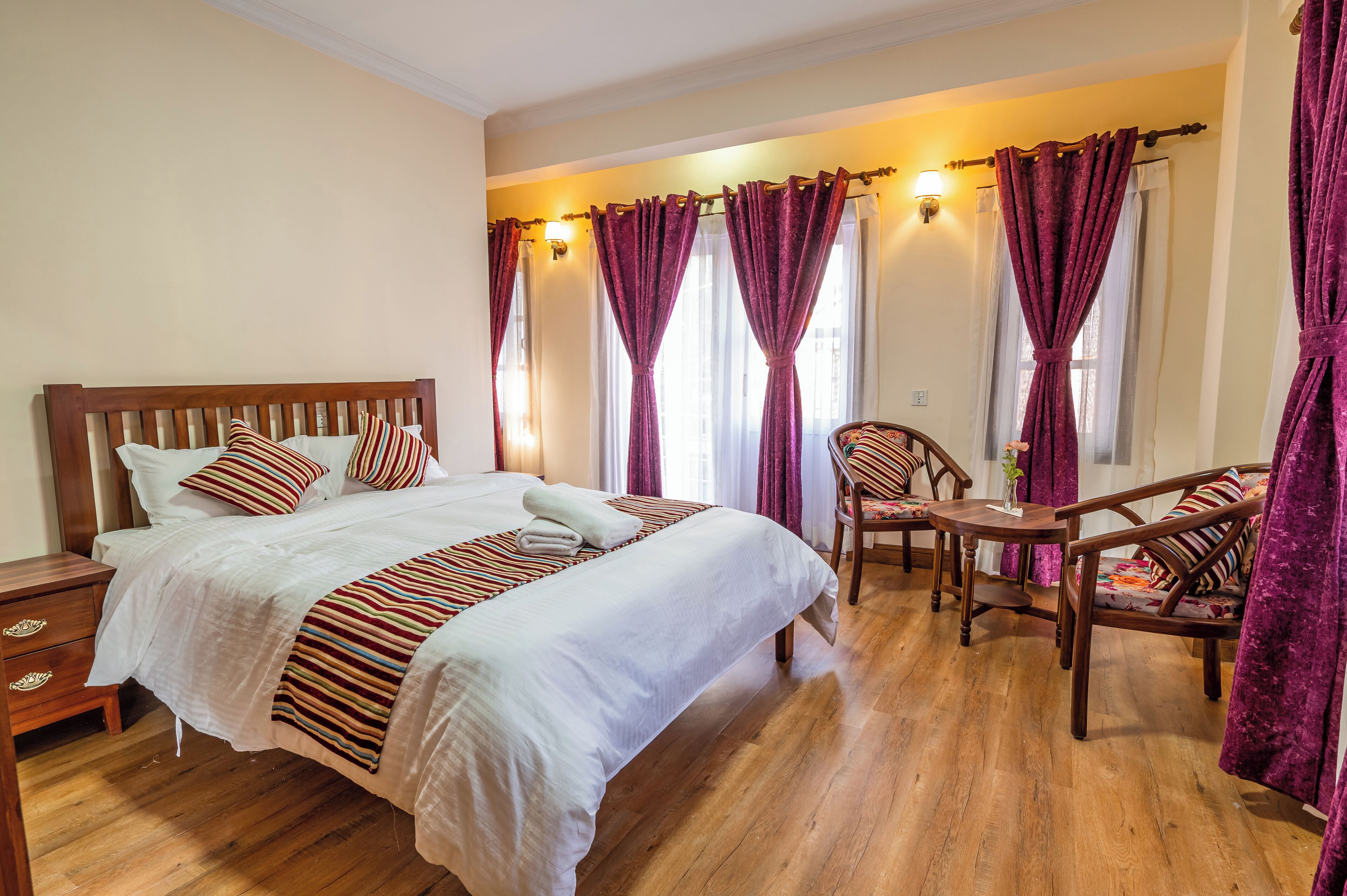 Kamar Double Deluks | Didekorasi berbeda-beda dan dilengkapi dengan perabotan berbeda-beda