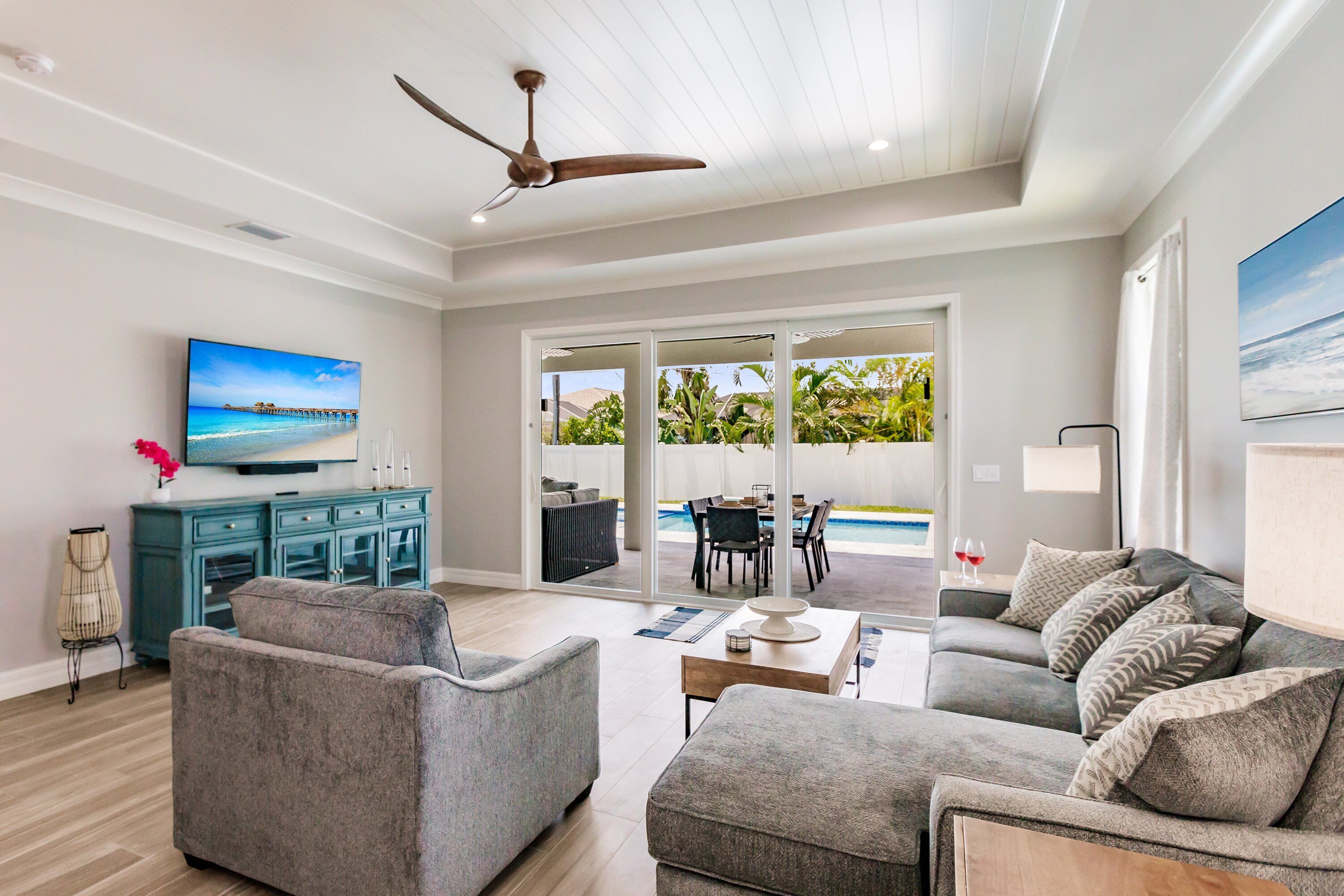 Great Location! 4 Bedroom Coastal Home With Pool And Outdoor Living Space - Naples, FL