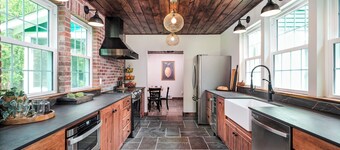 Luxuriously Restored Farm Cabin