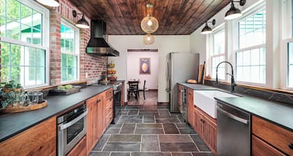 Luxuriously Restored Farm Cabin