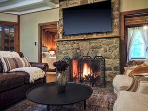 Interior - Luxuriously Restored Farm Cabin (Mountainhome)