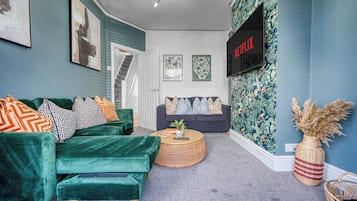 TV, bøker, filmbibliotek og stereoanlegg